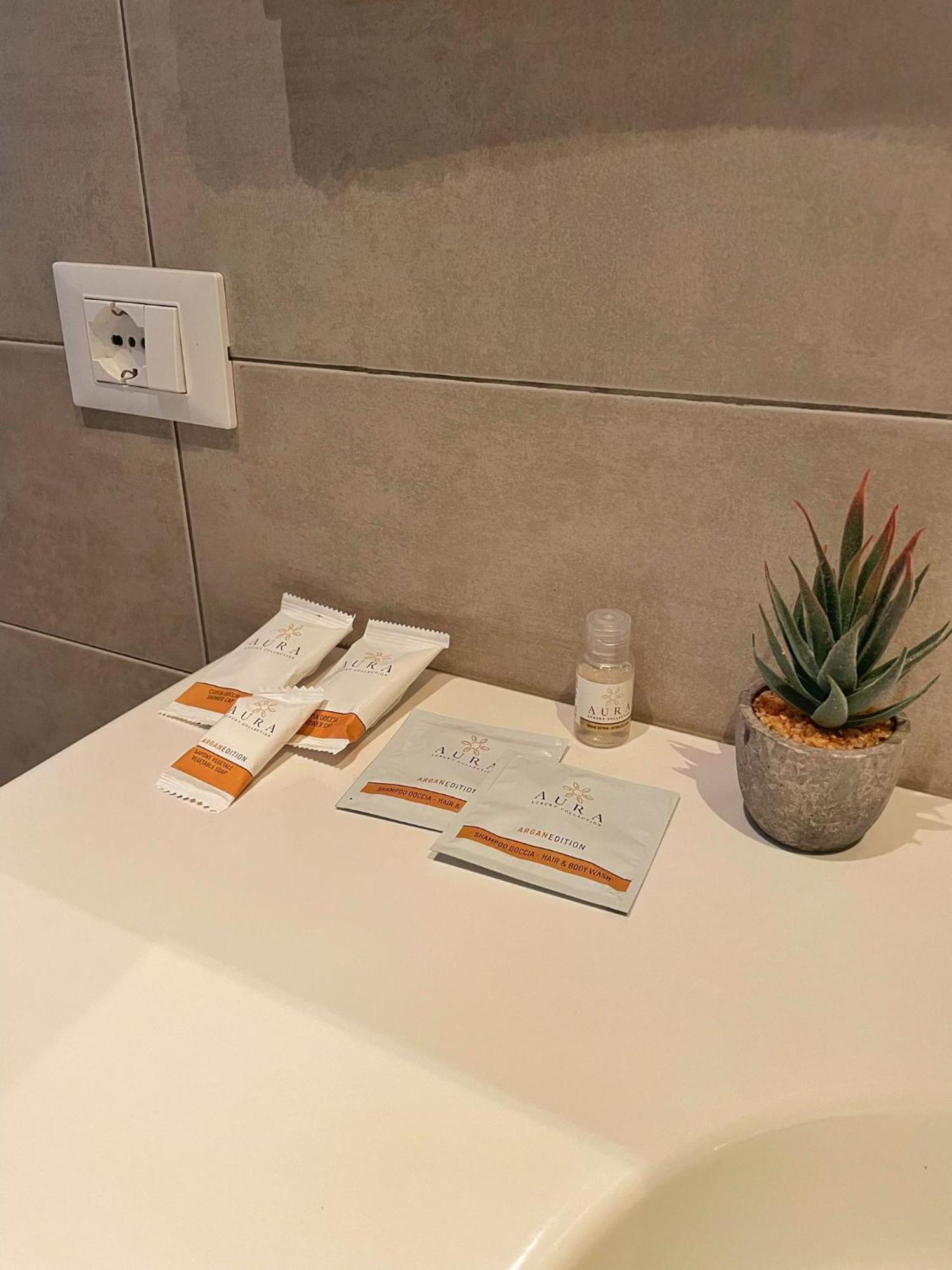Alla Scaletta - Stanze Con Bagno Privato E Wifi A Pochi Passi Dal Duomo Mirandola Exterior photo