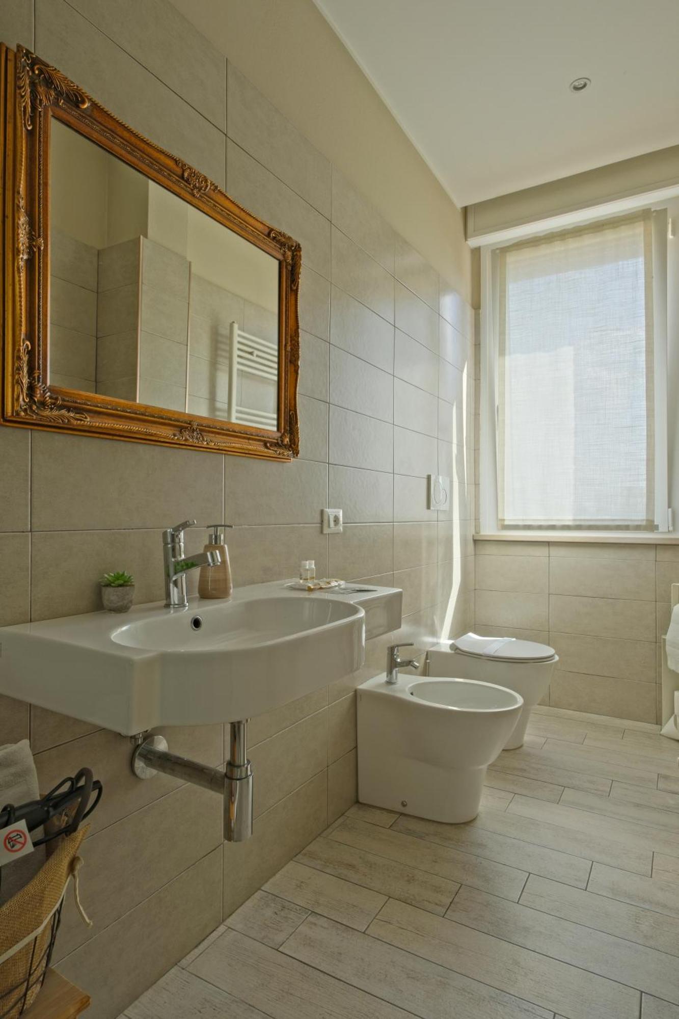Alla Scaletta - Stanze Con Bagno Privato E Wifi A Pochi Passi Dal Duomo Mirandola Exterior photo